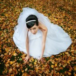 Невеста в осеннем парке